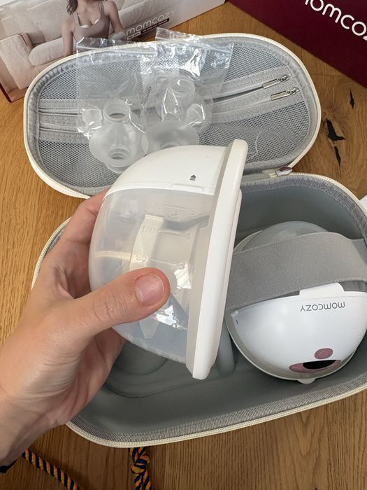 Momcozy M5 Breast Pumps (2 pompe) ca noua