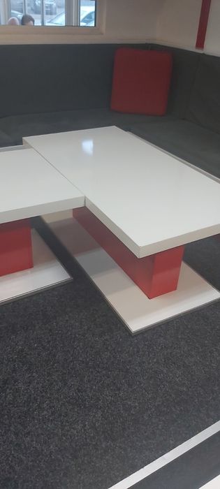 Маси с бели плотове