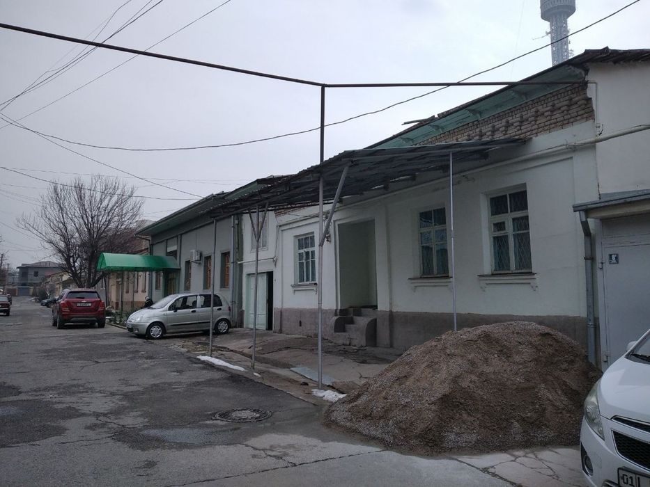 Продаётся дом под слом Махалля ифтихор  Напротив бешкозон телебашня