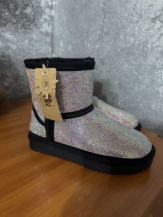 Угги с камнями новые