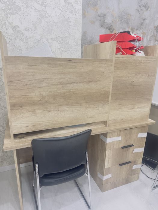 Стол офисный со шкафами