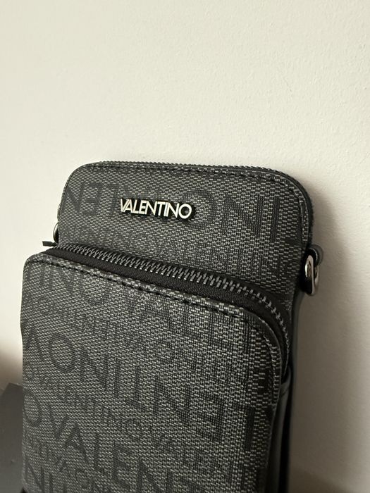 Valentino чанта през рамо в сиво и черно