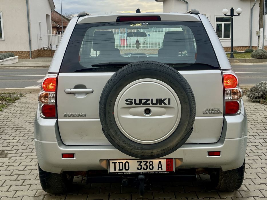 Suzuki Grand Vitara 4x4  an 2009 motor 1.6 benzina