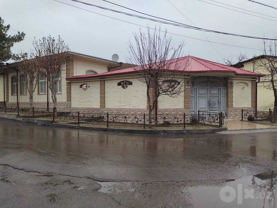Бадамзар продается участок общая площадь 3 соток  6 комнат 3 санузла