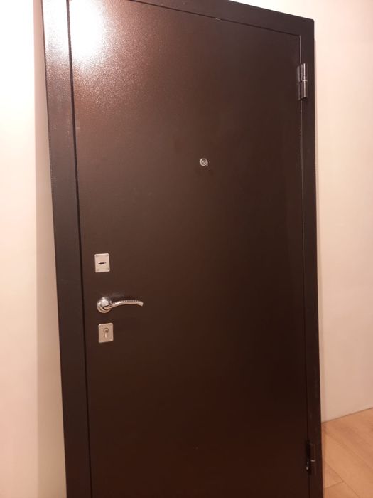 Продам входную дверь