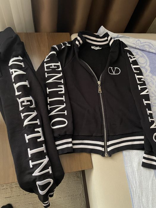 Костюм Valentino тёлый!