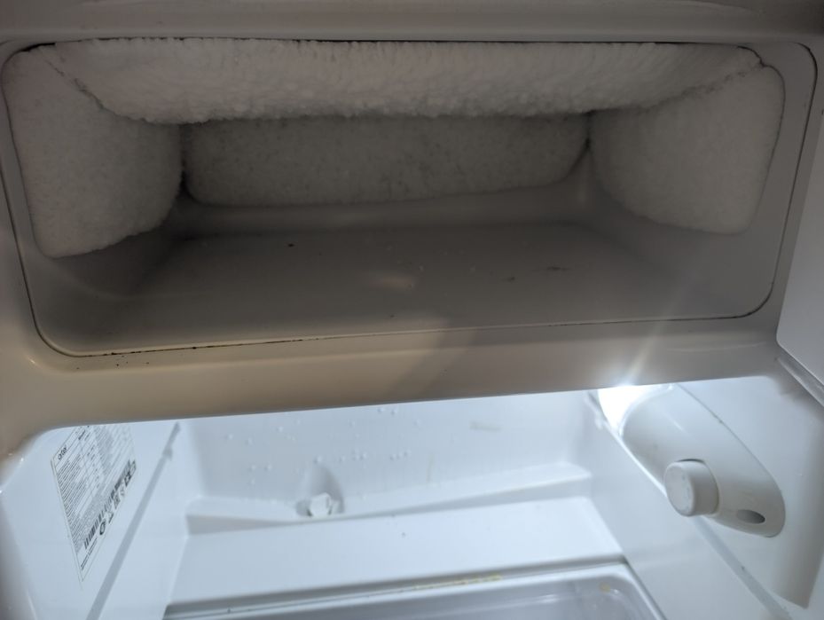 Холодильник Artel HS-137 RN