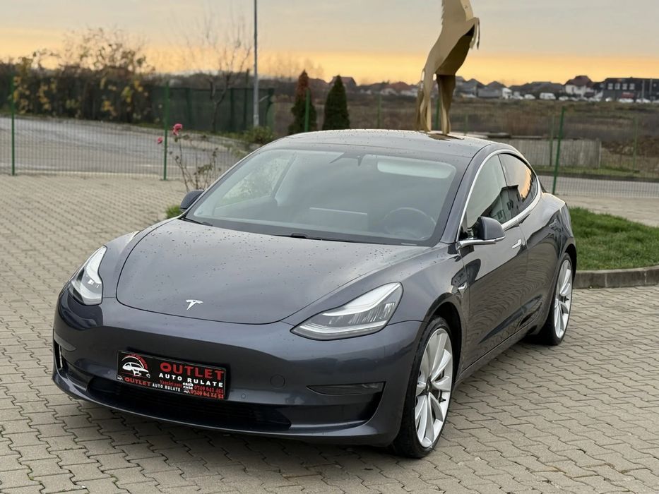 Tesla Model 3 Performance /2019/ 530 cp