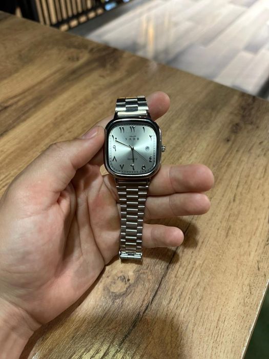 Часы с арабским циферблатом