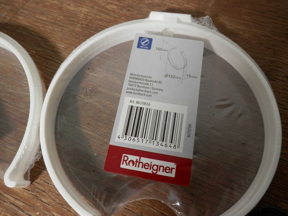 Tubulatură din plastic albă pentru hotă