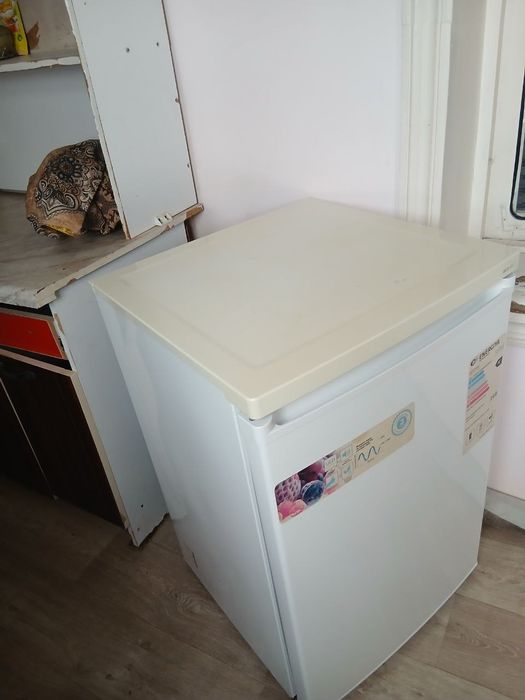 Холодилник артел сотилади