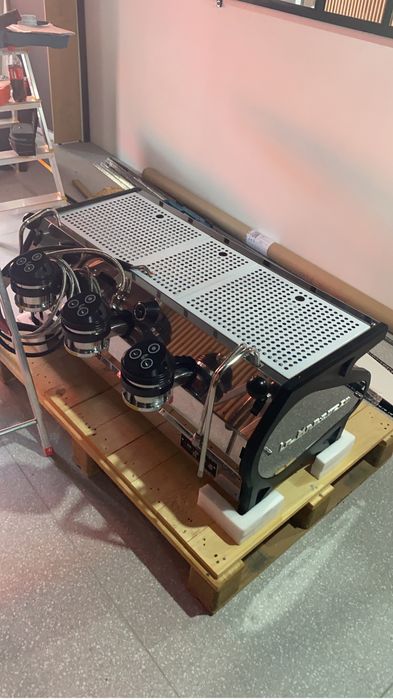 Espressor de cafea. La Marzocco Strada,3 Grupuri.