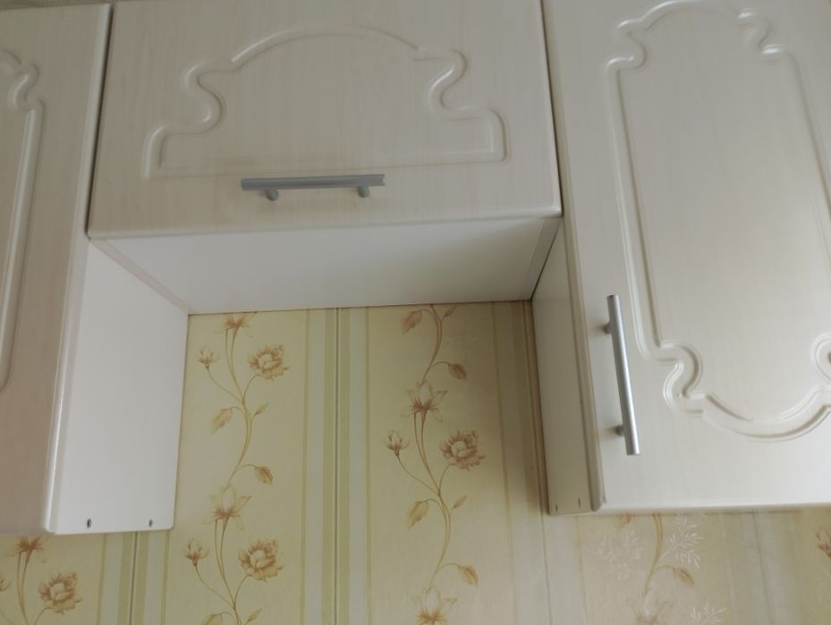 Продам гарнитур кухонный