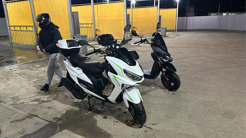 Продаю Макси скутер