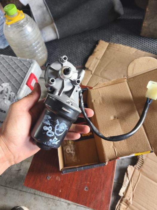 Электродвигатель стеклоочистителя(Дворник]