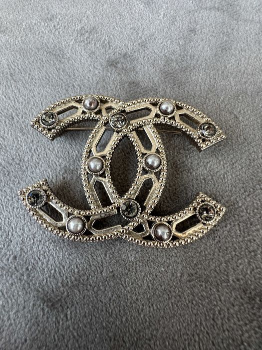 Brosa chic Chanel