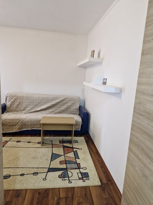 Inchiriez apartament 1300lei