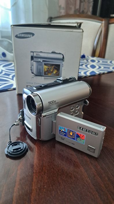 Цифровая кинокамера Samsung