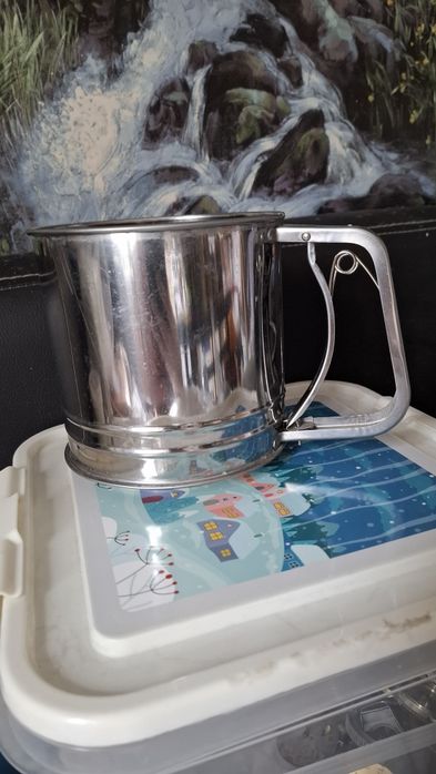 Продам кружку-сито для муки б/у