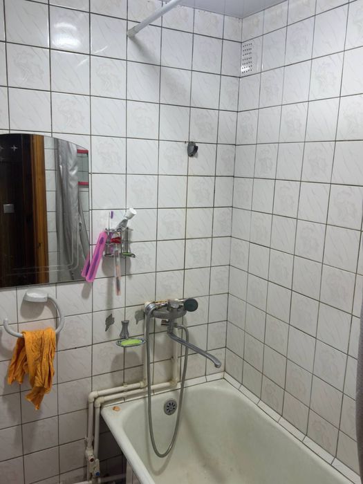 Kvartira ijaraga beriladi 3 honali uy 2 kishiga joy bor,
