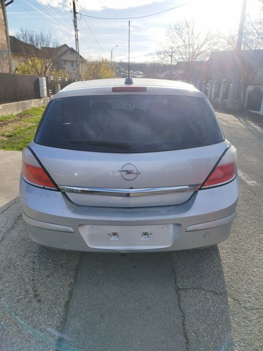 Bara fata faruri capota Opel Astra H 1.9 dezmembrez dezmembrari