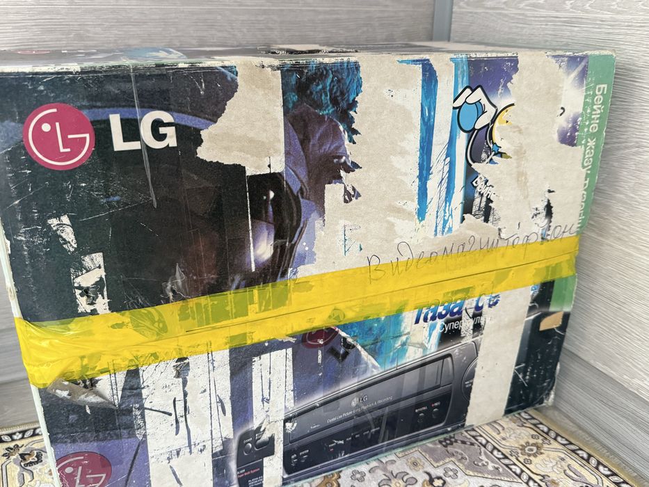 Видеомагнитофон LG