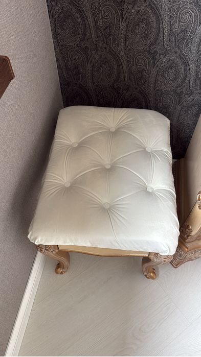 Туалетный стол с зеркалом