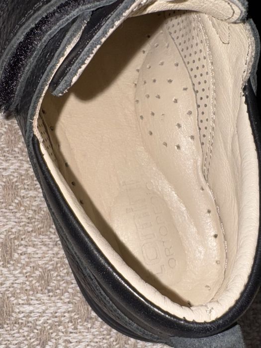 Продам кожаные туфли на мальчика размер 29