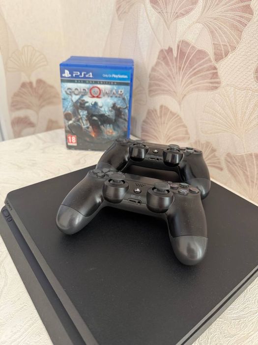 PlayStation 4 в отличном состоянии