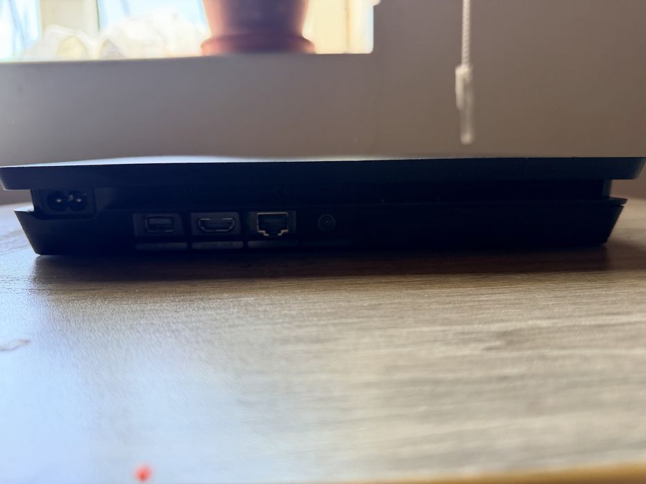 Продава се Play station 4slim