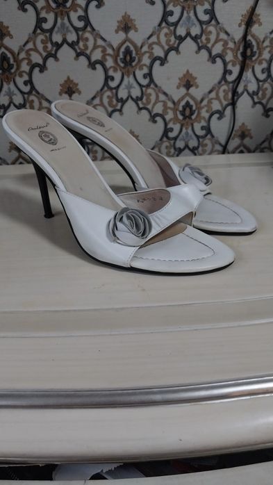 Продам туфли женские бу .