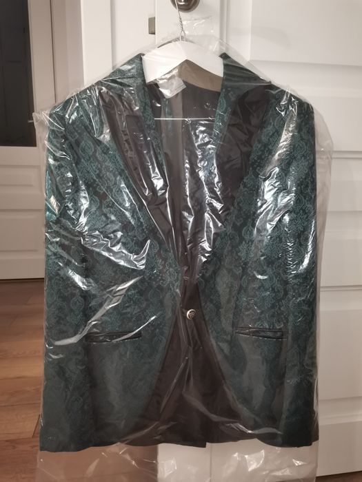 Vând sacou-smoking/costum ocazii + vesta măsura 48.