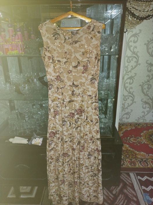 Женские вещи продаются.