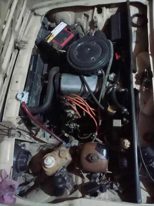 Mashinani pachti ishi yo yurib turgan moshina