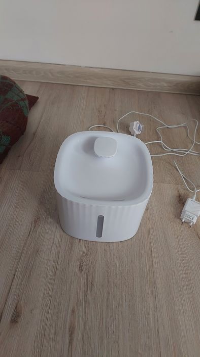 Продам поилку для кошек