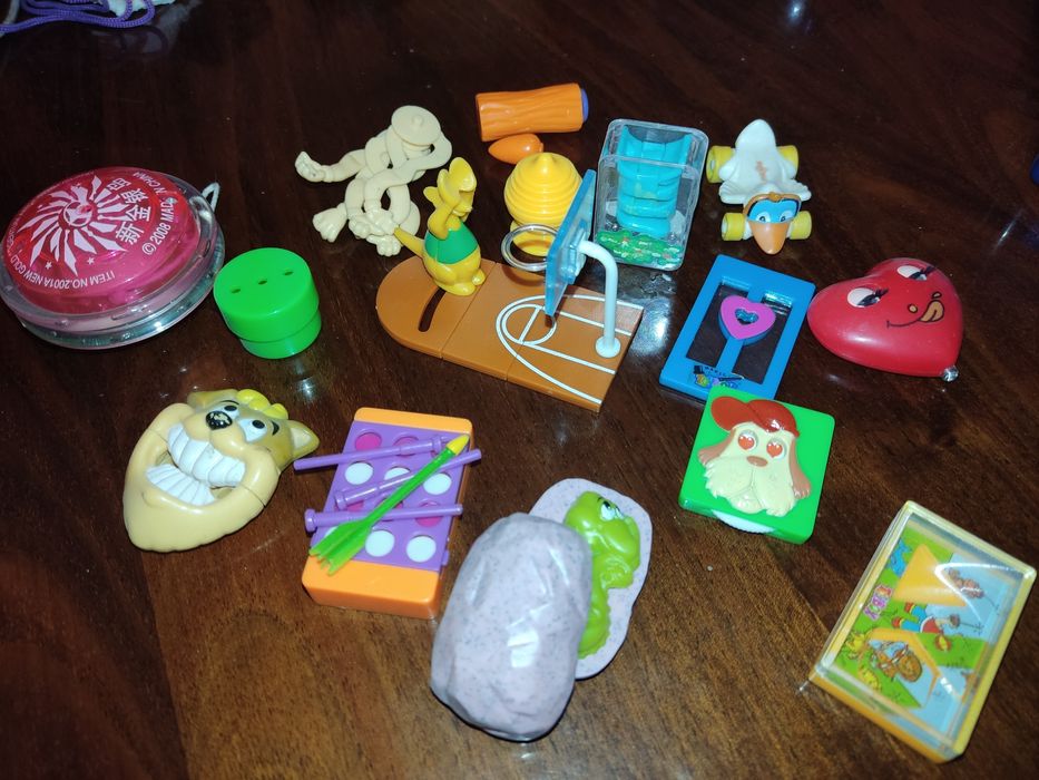 Игрушки от киндера и toy box