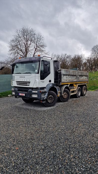 Inchiriez buldoexcavator cu picamer/camion 8x4, camion cu macara