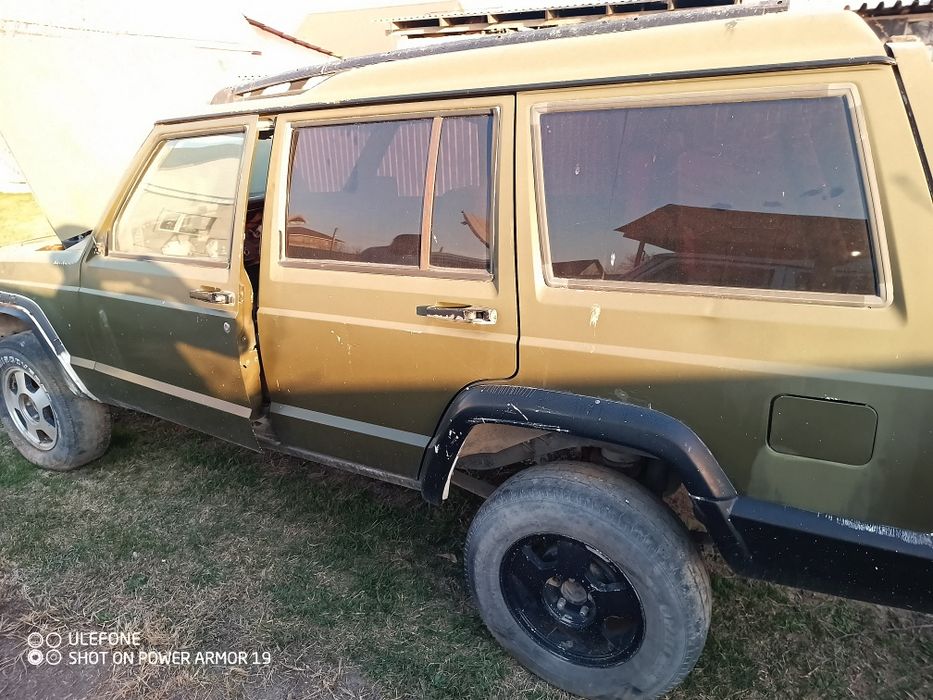 Продам Jeep Cherokee