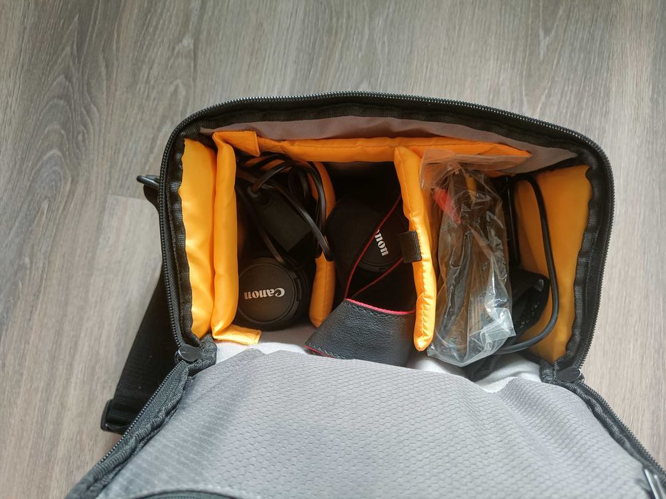Canon EOS 550 D cu Kit si 2 Obiective Canon (18-55mm, 75-300mm)