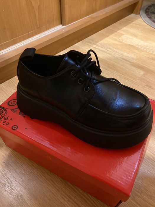 Продам туфли школьные