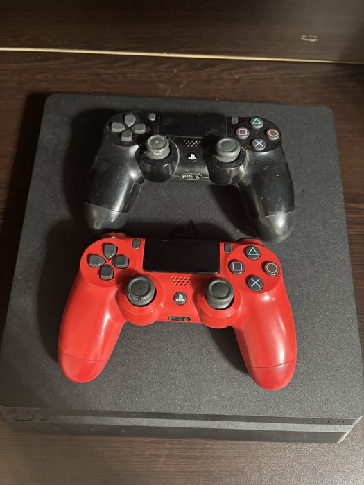 PlayStation 4 + 13 топовых игр на дисках + 2 джойстика
