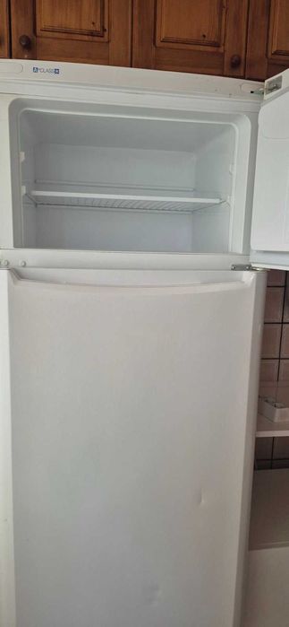 Хладилник с камера