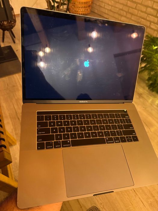 MacBook Pro 15 2019 i9 32GB Radeon 560X 1TB SSD