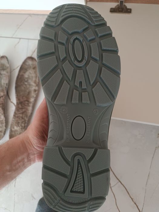 Продам ботинки мужские