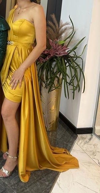 Vand rochie de seara!