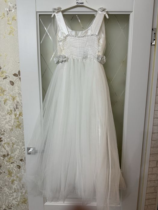 белое нарядное платье