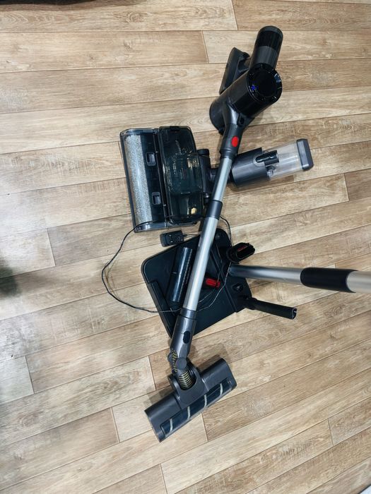 Пылесос вертикальный