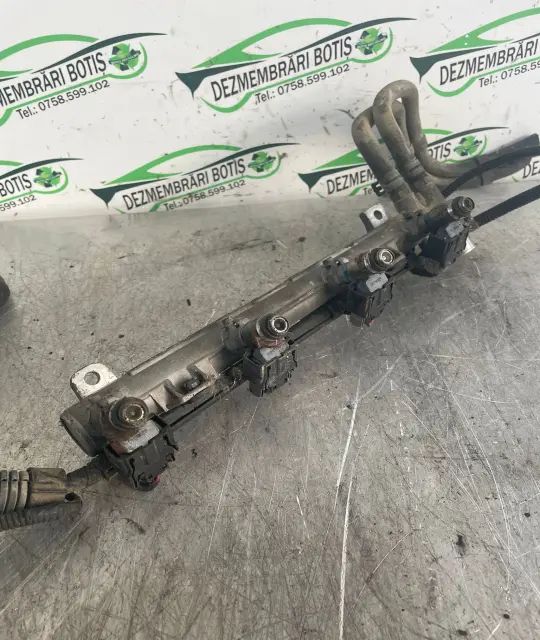 Rampa injectoare 036 133 319 Volkswagen VW Golf 2001 1.4 MT (75 hp)