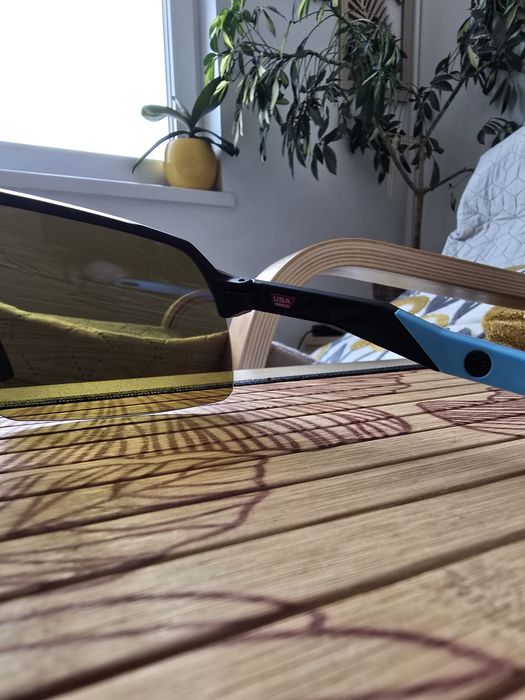 Слънчеви очила Oakley Sutro