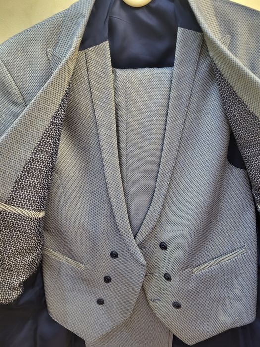 Костюм тройка продаётся,  произвобство Турция,  новый,  город Ташкент,